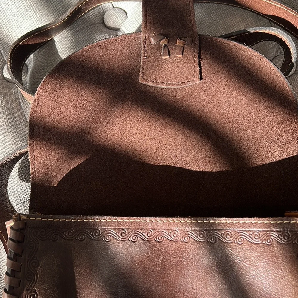 Patricia Nash leather crossbody. Gently used but nearly new - Picture 2 of 5